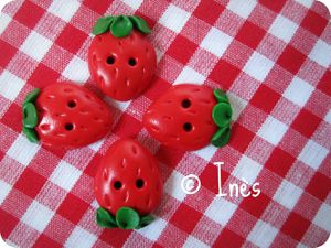 Scrap Inès Boutons fimo fraises strawberry polymer clay bu