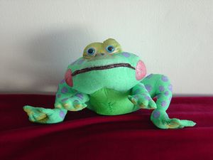 grenouille en tissu vert pastel et pois parme4