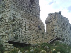 Chateau Aguilar Passerelle acces (1)