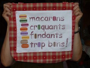 Sal-Macarons-Janick-fini-en-sac-pour-Isabelle.JPG