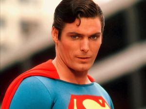christopher-reeve-as-superman-wallpapers_23687_1024x768.jpg