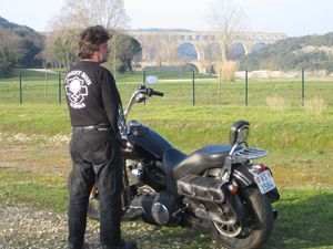 un street bob riders et le pont du gard