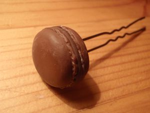 pince-macaron-marron-gros.JPG