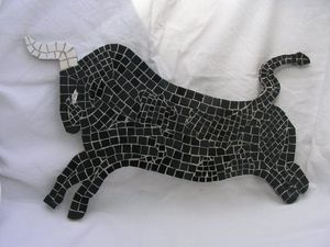 Mosaique-decorative-en-forme-d-auroch.jpg