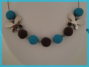 collier-papillons--macarons-choc--turqoise--perles-copie-1.jpg
