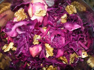 Chou rouge en salade pommes noix (1)