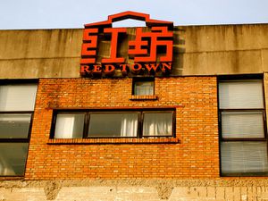 RED TOWN z