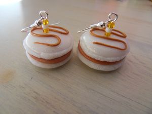 Boucles d'oreilles macarons fimo de fête : à paillettes et or