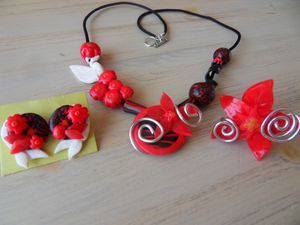 Parure fimo fleurs diverses noires, rouges blanches