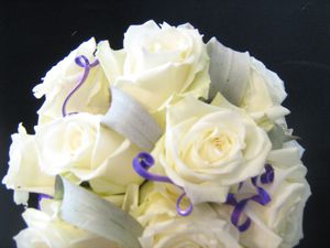 Bouquet de mariée tres sobre rond et blanc