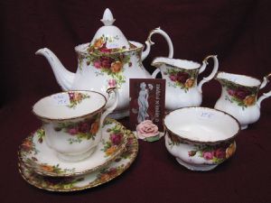 ROYAL-ALBERT-OLD-COUNTRY-ROSES[1]