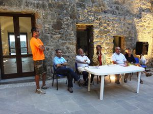 Pantelleria Trail. Presentazione stampa della vigilia, nella Corte del castello - Foto di Maurizio Crispi