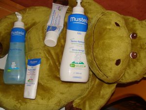 Sac-et-tapis-a-langer-Mustela-1.JPG