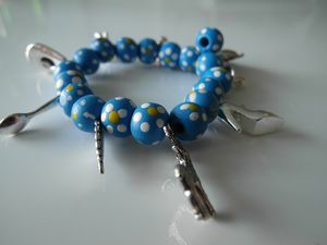 bracelet breloque bleu (2)