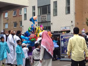 La conclusione del Ramadan nell'East End londinese: una grande festa colorata