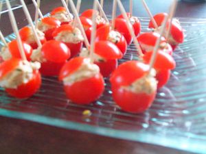 Tomates cerise farcies au thon (2)