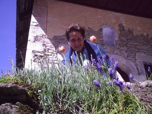 Marie-Madeleine-devant-la-chapelle.jpg