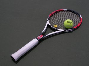 Tennis_racket_and_ball.jpg