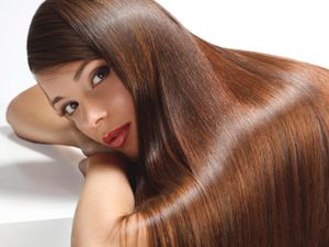 Le masque pour les cheveux avec la liqueur du poivre rouge