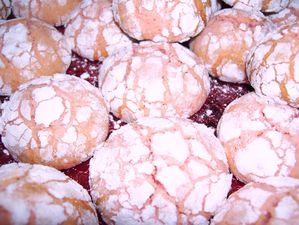 Boules-craquelees-a-la-rose-et-au-chocolat-blanc--1-.JPG
