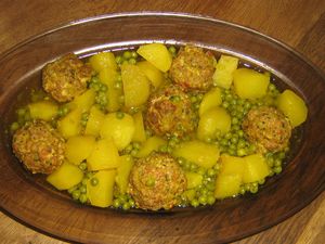 Guisado De Albondigas Ragout De Pdt P Pois Et Boulettes De Viande La Cuisine A Titine