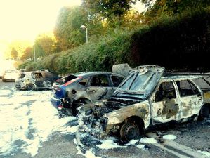 voitures-incendiees-joigny-2012.jpeg