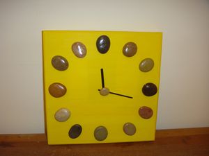 Horloge galets jaune