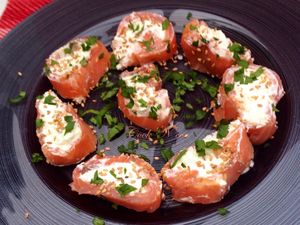 Rouleaux de saumon fumé, crème de wasabi, citron vert et pomme verte