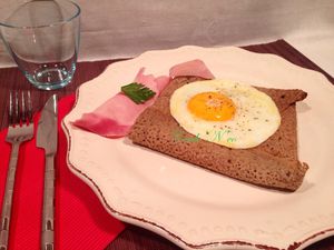 Galette jambon, fromage et oeuf