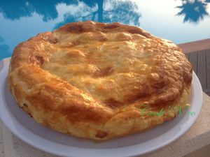 Tourte au poulet, jambon, poireaux et pommes de terre