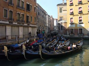 040 : Les gondoles; Venezia