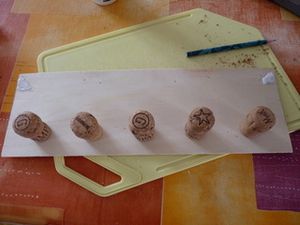 portemanteau-cagette-et-bouchon3.jpg