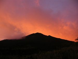 198 Coucher de soleil sur volcan Arenal