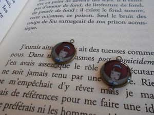 medaillon-boucles-d-oreilles.jpg