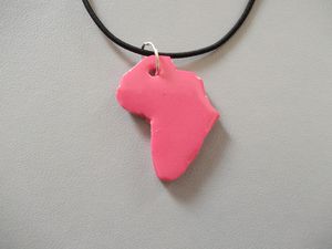 CAFR1.22B/Collier AFRIQUE Perle rose Fil élastique noir 5€