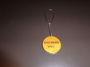 BJVGBY.11/Bijou Voiture GOD BLESS YOU perle dorée 3€