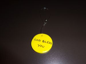 BJVGBY.10/Bijou Voiture GOD BLESS YOU perle jaune 3€