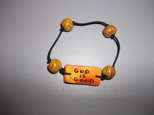 BRGG2.M2B/Bracelet GOD IS GOOD orange/jaune Fil élastique noir 4€