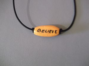 CBLV1.42B/Collier BELIEVE Recto Verso orange Fil élastique noir 5€