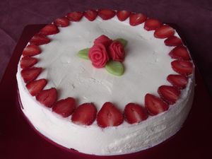 Gâteau d'anniversaire aux fraises Cuisine AZ - gateau d anniversaire aux fraises