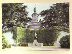 Chatellerault-Monument.JPG