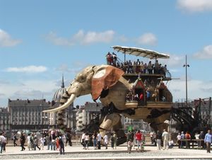 defiles-animaux-insolites-scenes-de-rue-nantes-france-10503