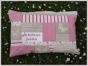 coussin-je-suis-au-jardin.jpg