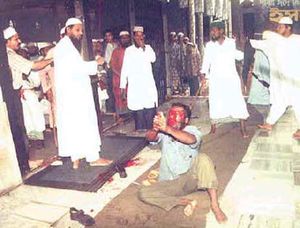 muslims-beating-hindu.jpg