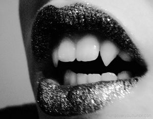 beautiful-black-and-white-sexy-teeth-vampire-Favim com-3106