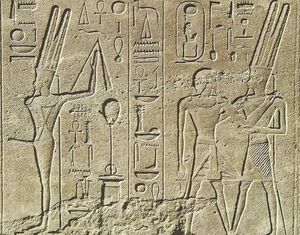 Bas-relief de la Chapelle rouge de Karnak de gauche à dr