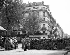 barricades-hotel-de-ville-paris-aout-44.jpg