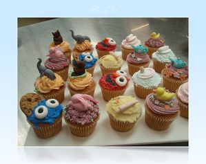 figurines cupcakes, side shot