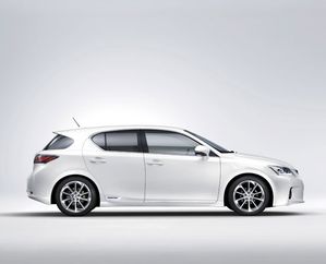 LexusCT200H