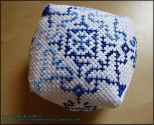 Biscornu-bleu-par-Melsailor2.jpg